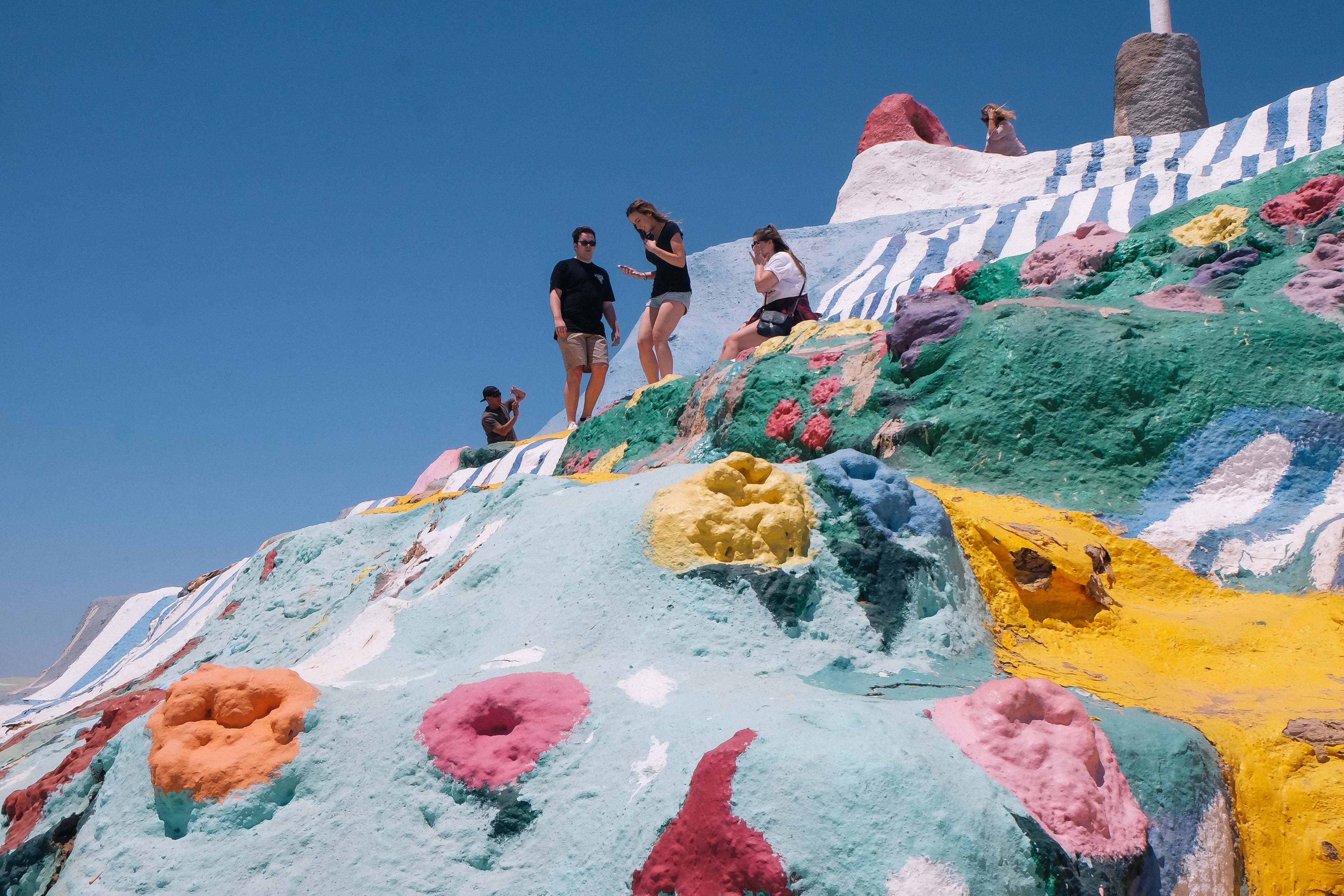 Salvation Mountain ภูเขาสีรุ้งแห่งความเชื่อและความฝัน