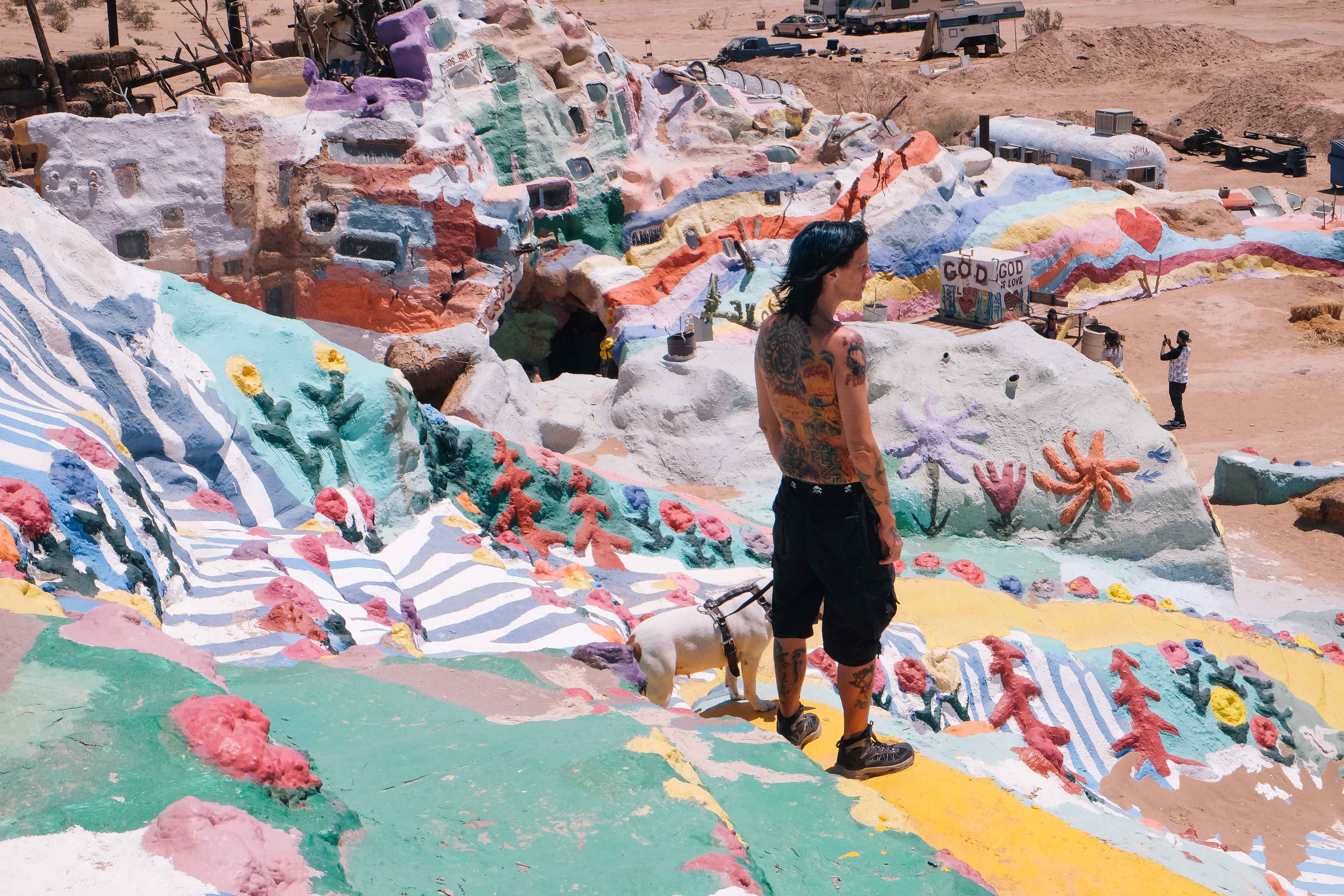 Salvation Mountain ภูเขาสีรุ้งแห่งความเชื่อและความฝัน