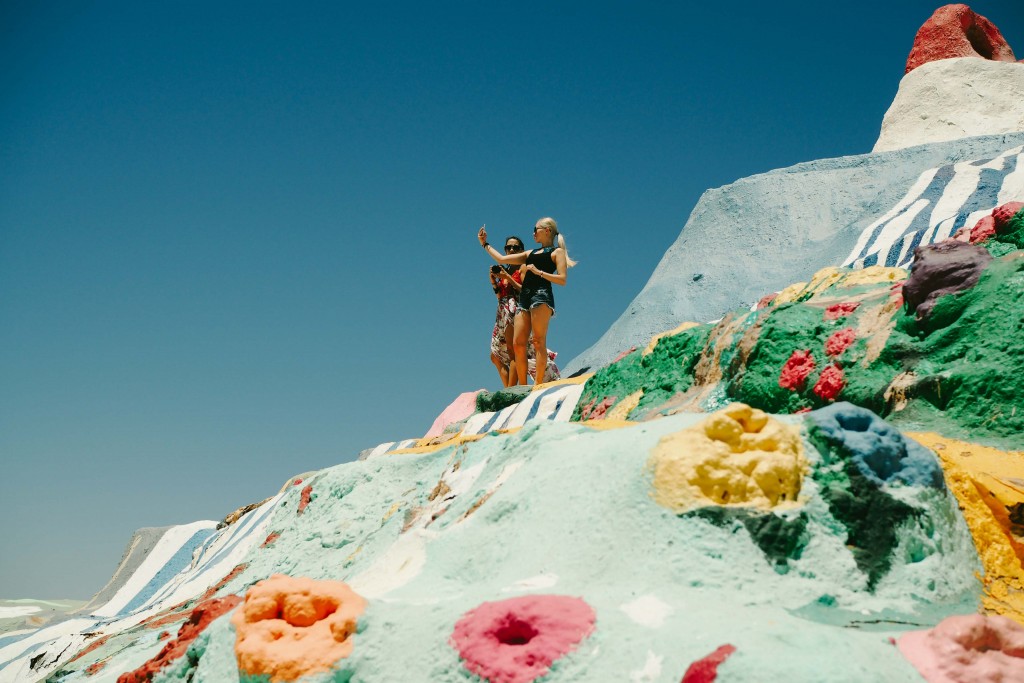 Salvation Mountain ภูเขาสีรุ้งแห่งความเชื่อและความฝัน