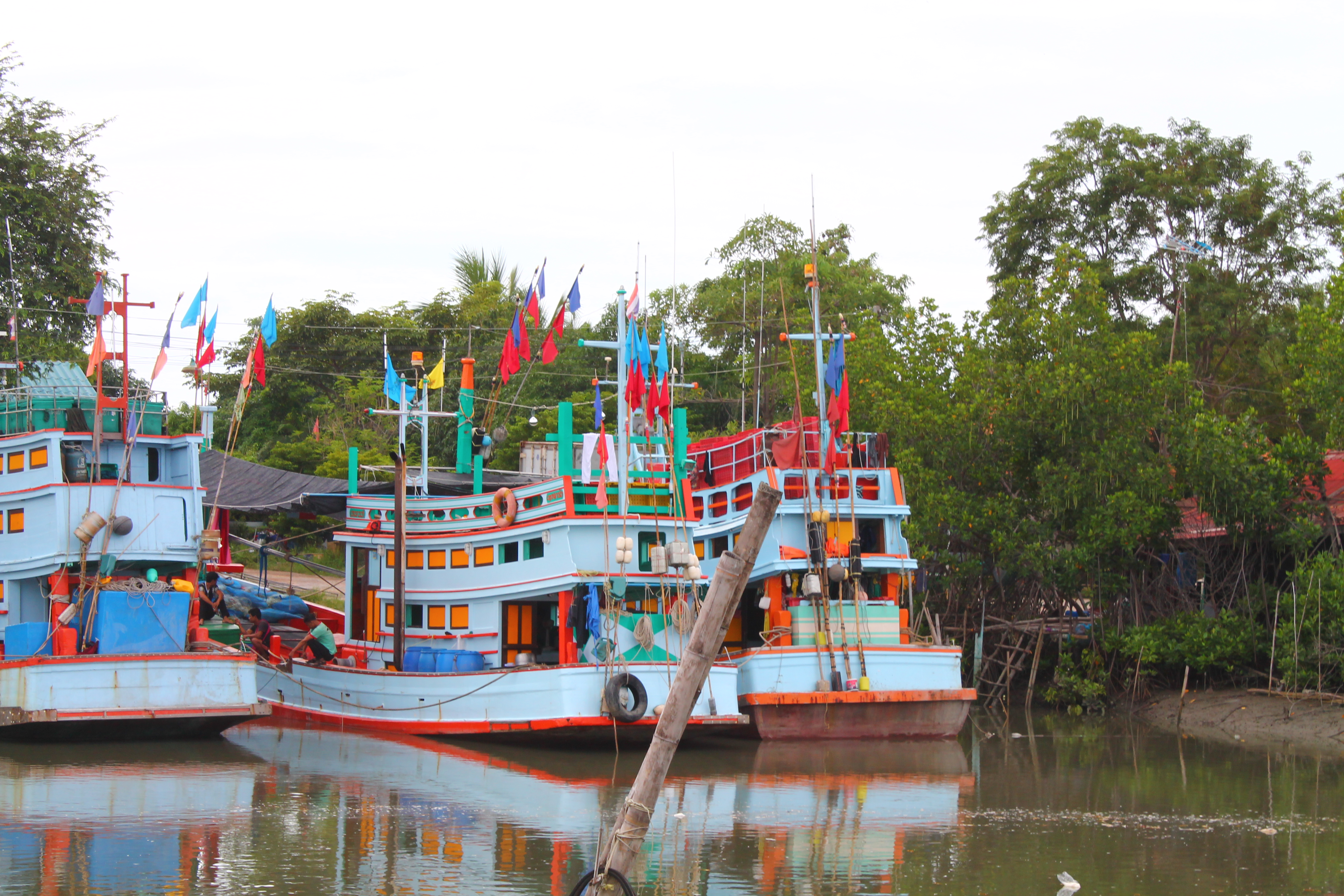 เที่ยวเพชรบุรีปลายปี กินหอย ดูปลาวาฬ ชมพระอาทิตย์ขึ้น สุดฟิน!