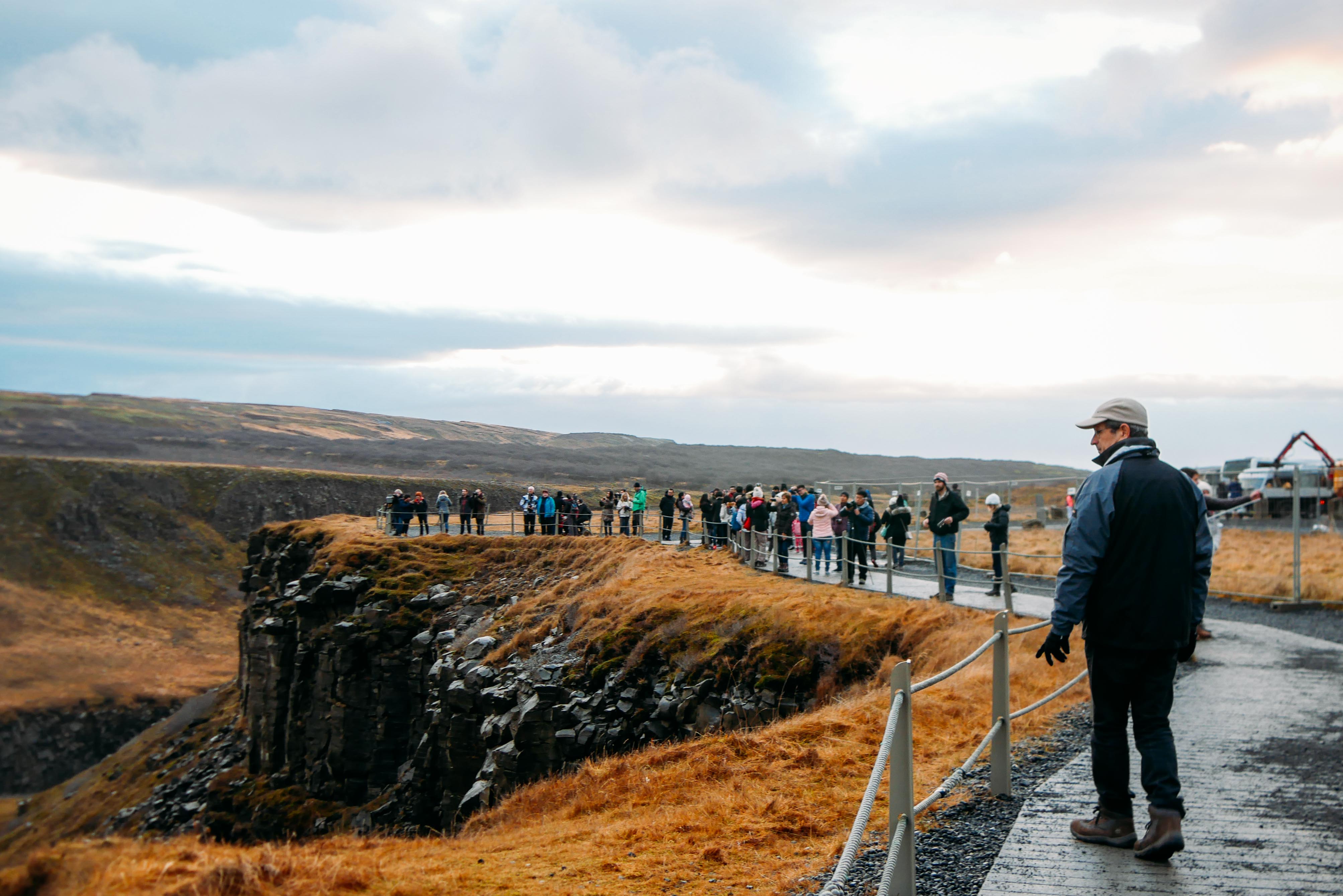 Compact Guide, to West Iceland.