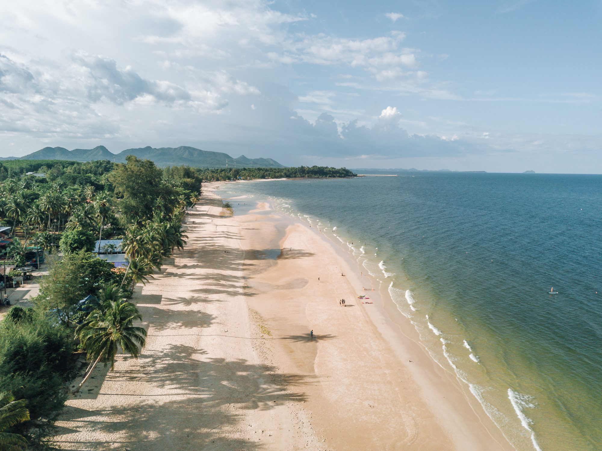 ชุมพร&#8217; หาดสวย ทะเลใส เที่ยวสนุกคุ้มวันลาในวันธรรมดากับเมืองรองที่ห้ามมองข้าม!