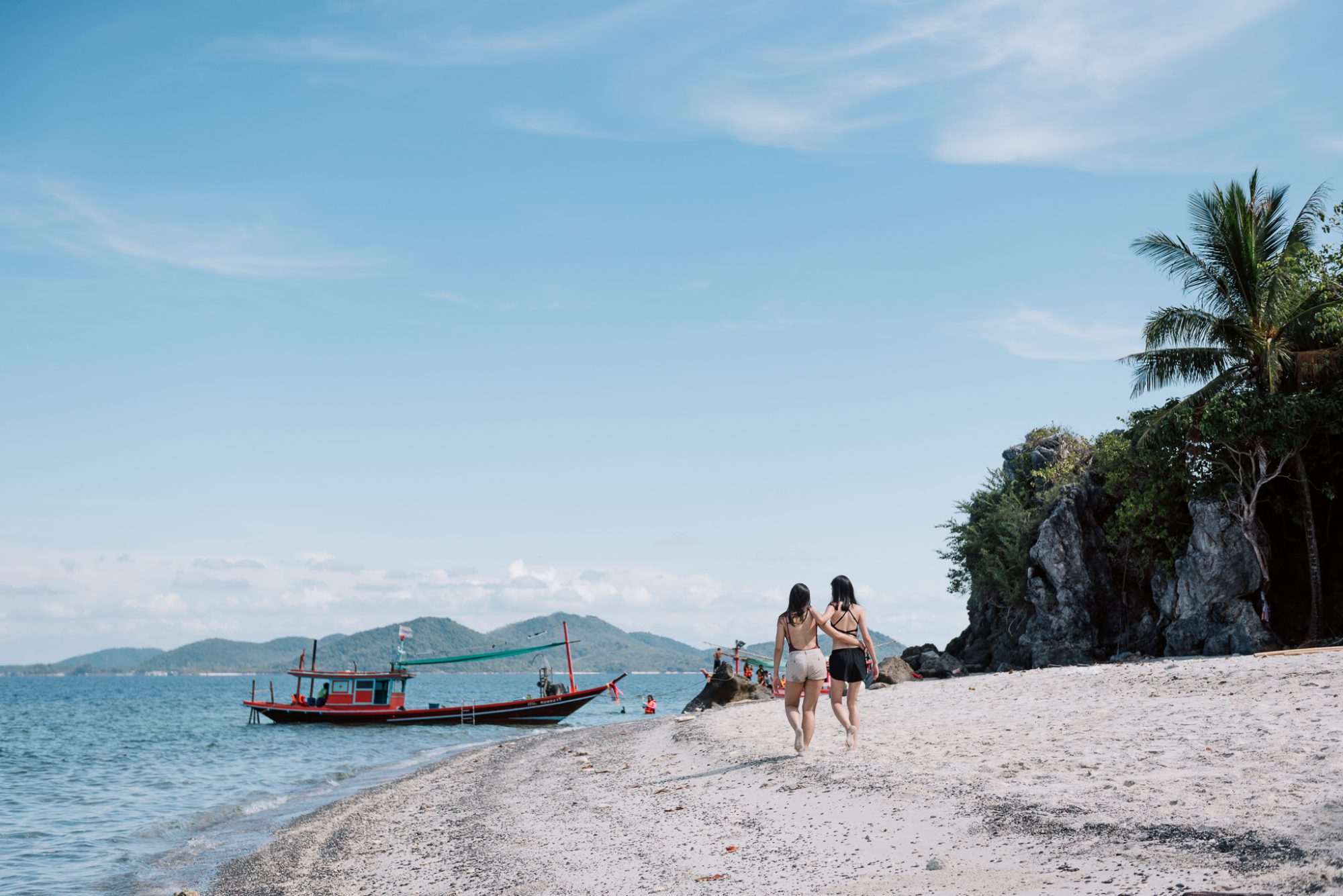 ชุมพร&#8217; หาดสวย ทะเลใส เที่ยวสนุกคุ้มวันลาในวันธรรมดากับเมืองรองที่ห้ามมองข้าม!