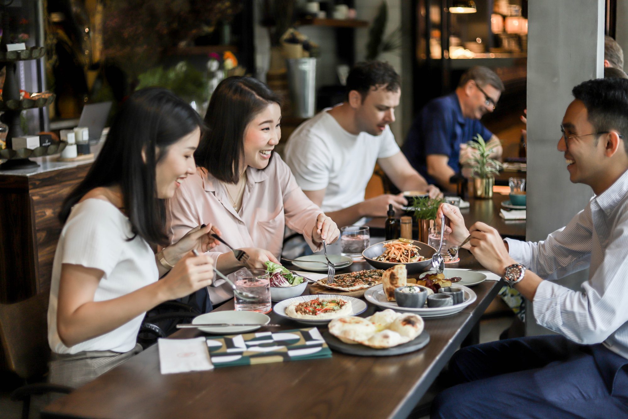 ใช้ชีวิตธรรมดา ในวันชิลๆ ตระเวนกิน 4 ร้านอร่อยใจกลางกรุงเทพ