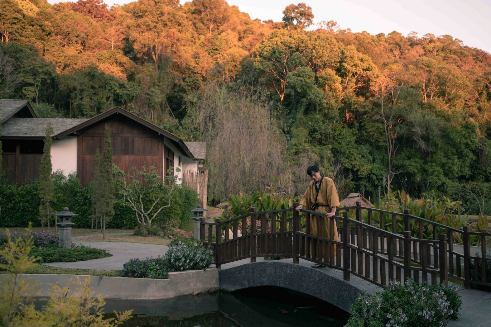 เลาะลำธาร บ้านต้นไม้ แคมป์ปิ้งยามเย็น แช่Onsen และเก็บใบชา ปลายหนาวนี้ที่ &#8216;เชียงใหม่&#8217;