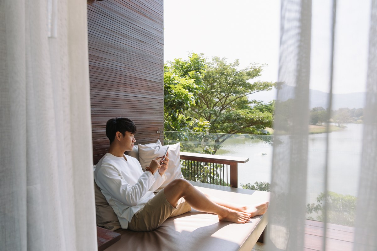 Luxury Staycation, Everyday Epic with Galaxy S21