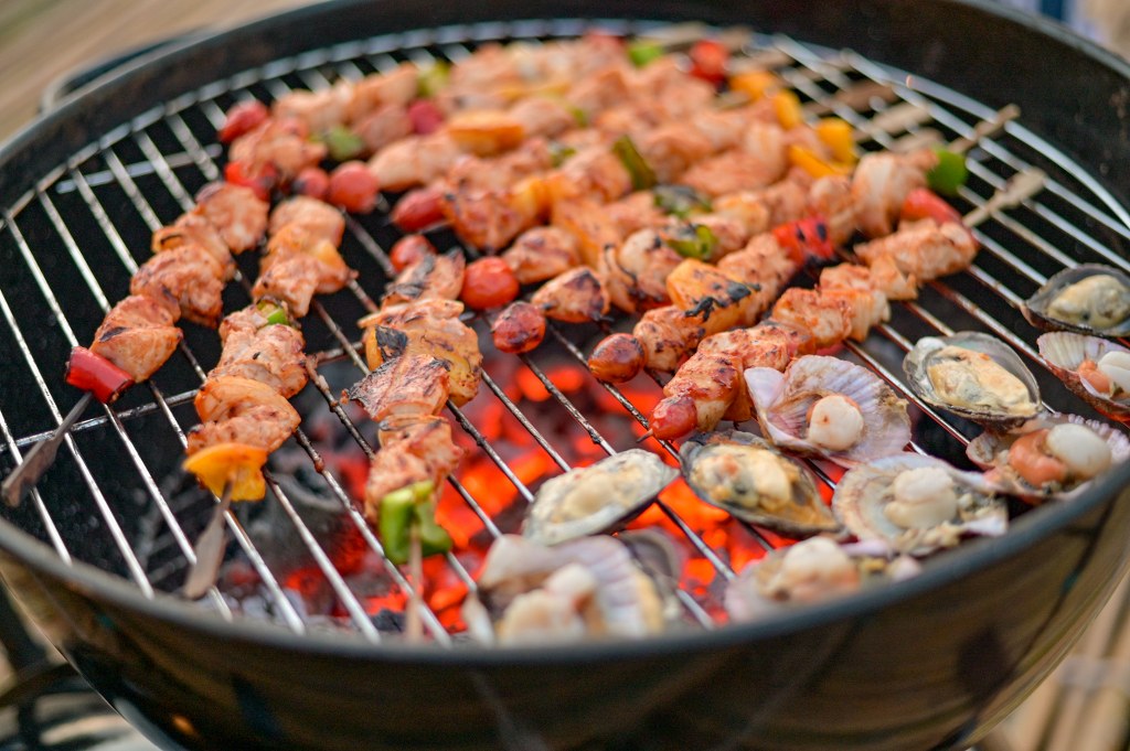 หลงรักการขี่มอเตอร์ไซค์ ผิงไฟใต้แสงดาว และกิน BBQ หอมๆ กับ GS Glamping Experience