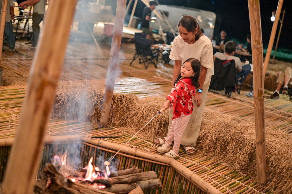 หลงรักการขี่มอเตอร์ไซค์ ผิงไฟใต้แสงดาว และกิน BBQ หอมๆ กับ GS Glamping Experience